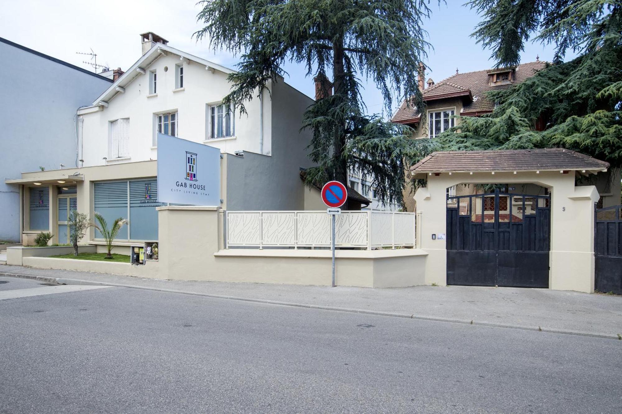 Hotel Gab House Bron Esterno foto